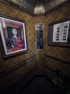 gilded lift Hotel Eggers